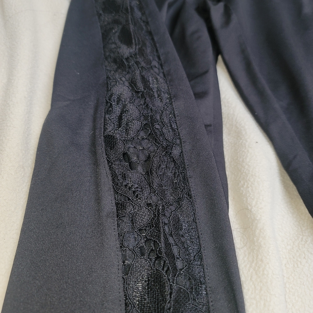 Leggings with lace accent